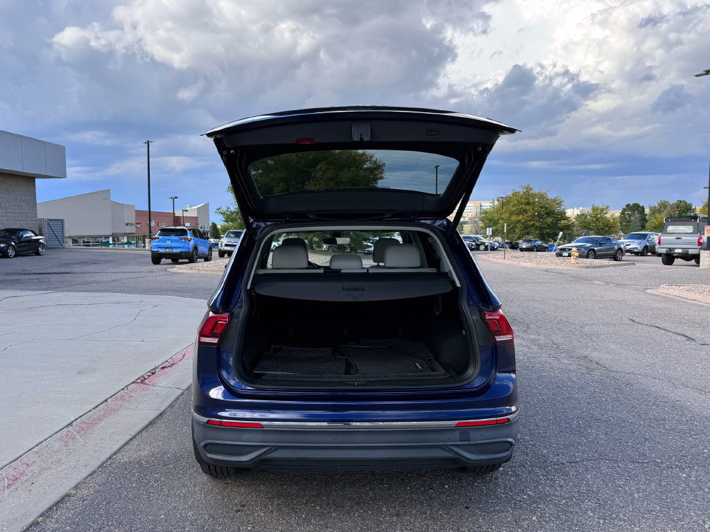 Used 2022 Volkswagen Tiguan SE w/ Panoramic Sunroof Package AWD/4WD image 10