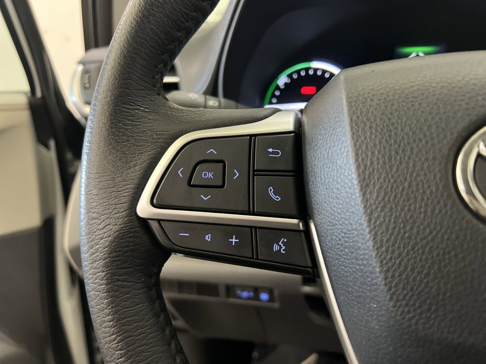 Used 2024 Toyota Sienna XLE image 32