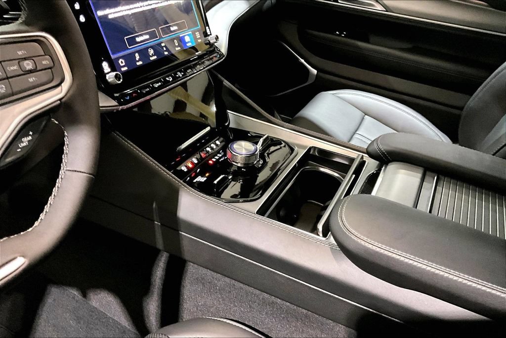 New 2026 Jeep Grand Wagoneer L Limited AWD/4WD image 8