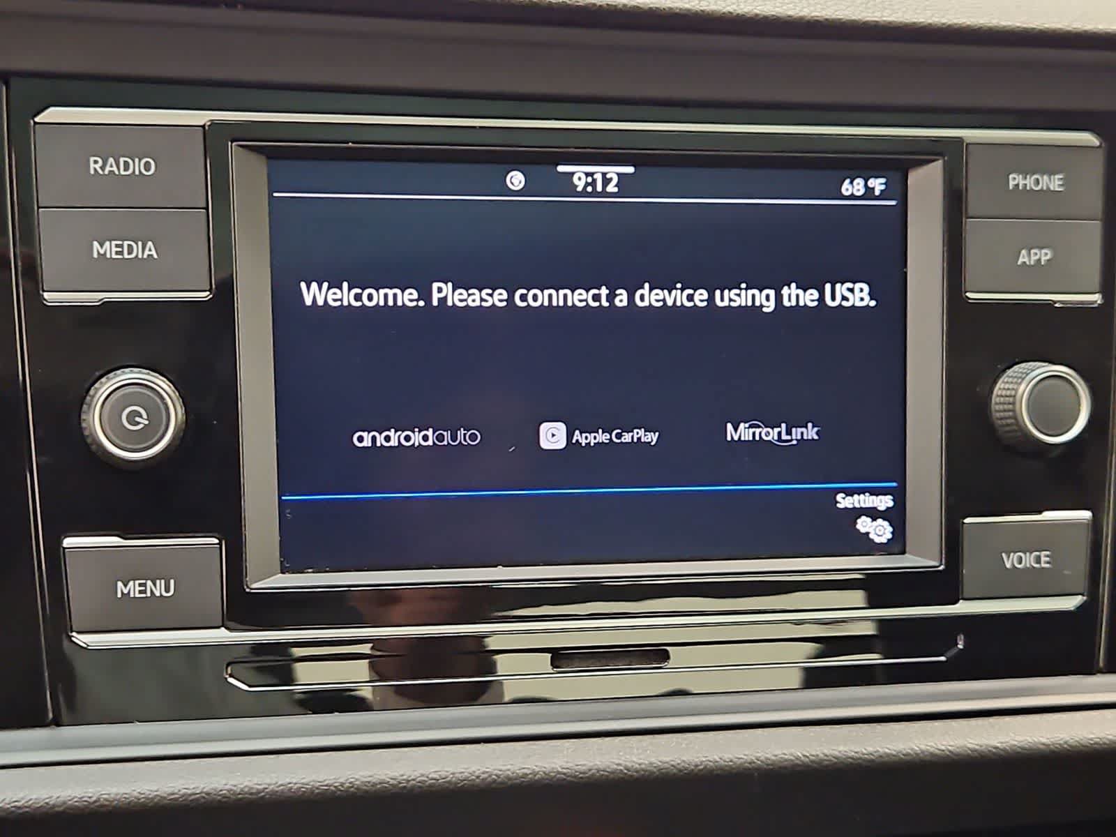 Used 2023 Volkswagen Jetta SE w/ Panoramic Sunroof Package FWD image 5