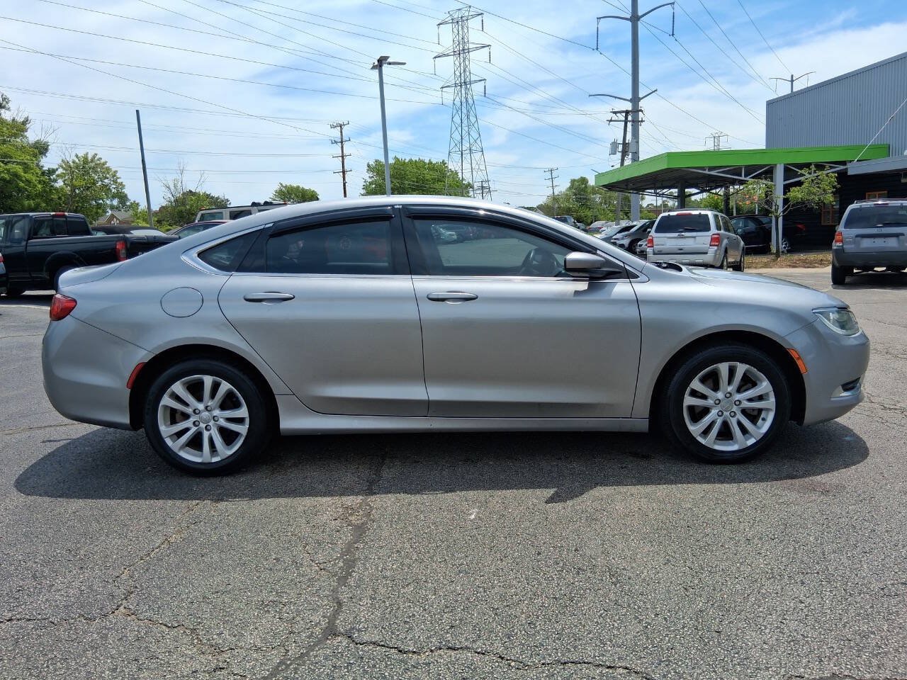 Used 2016 Chrysler 200 Limited w/ Convenience Group FWD image 4
