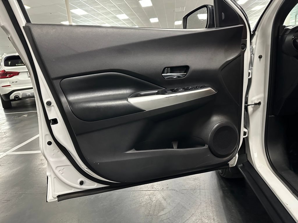 Used 2020 Nissan Kicks SR w/ SR Premium Package FWD image 13