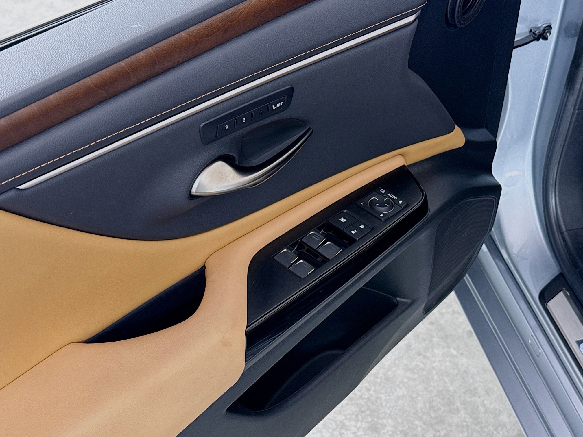 Certified 2023 Lexus ES 350 w/ Premium Package image 19