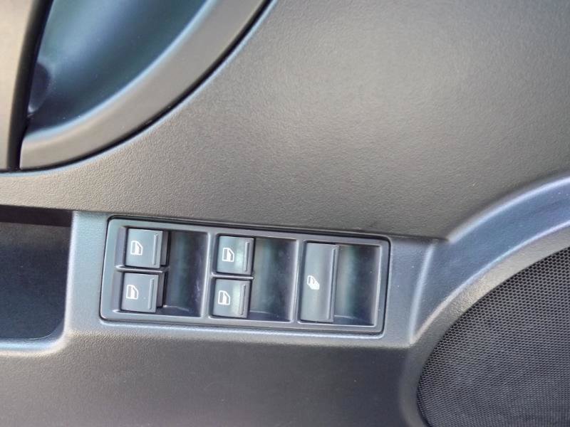 Used 2010 Volkswagen Beetle Convertible FWD image 16