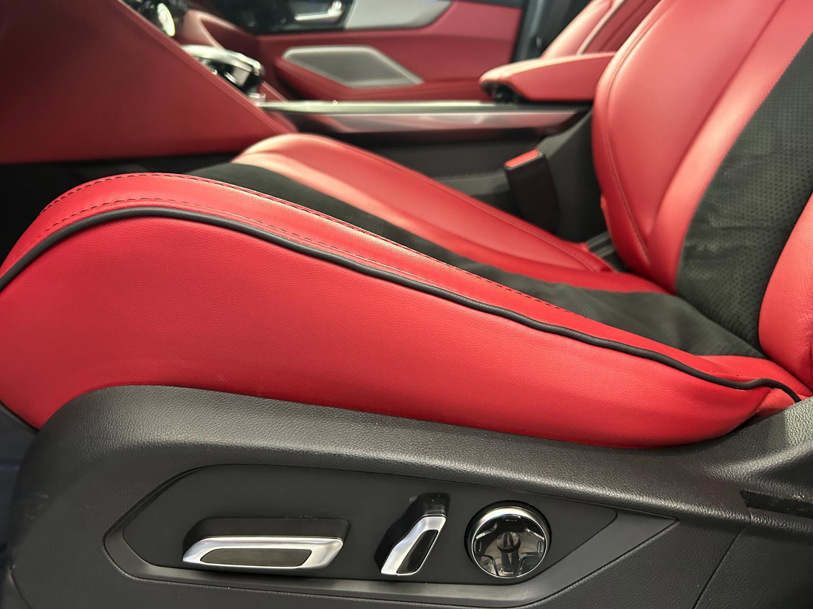 Used 2025 Acura MDX A-Spec image 17