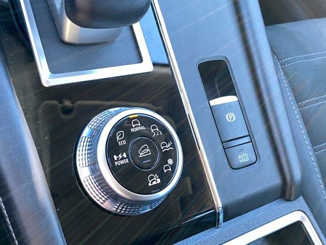 Used 2024 Mitsubishi Outlander 4WD Plug-In Hybrid image 20