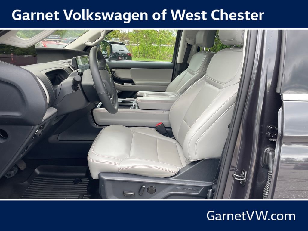 Used 2025 Ford Expedition Max Active AWD/4WD image 10