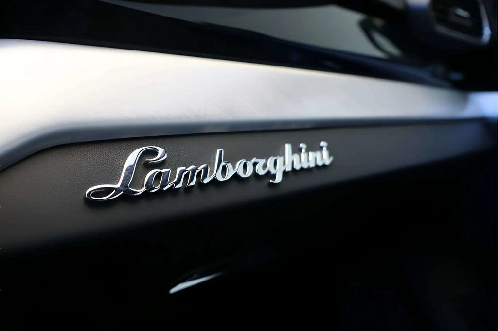 Used 2021 Lamborghini Urus AWD/4WD image 15