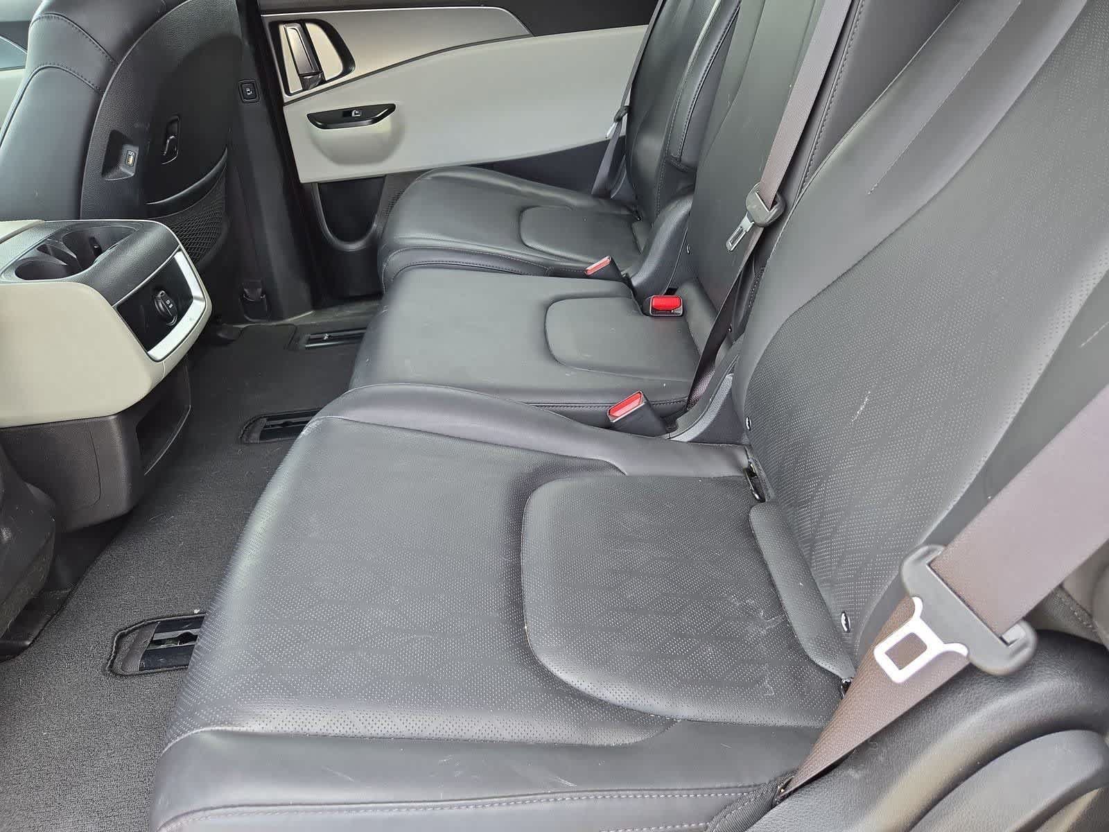 Certified 2022 Kia Carnival LX FWD image 17