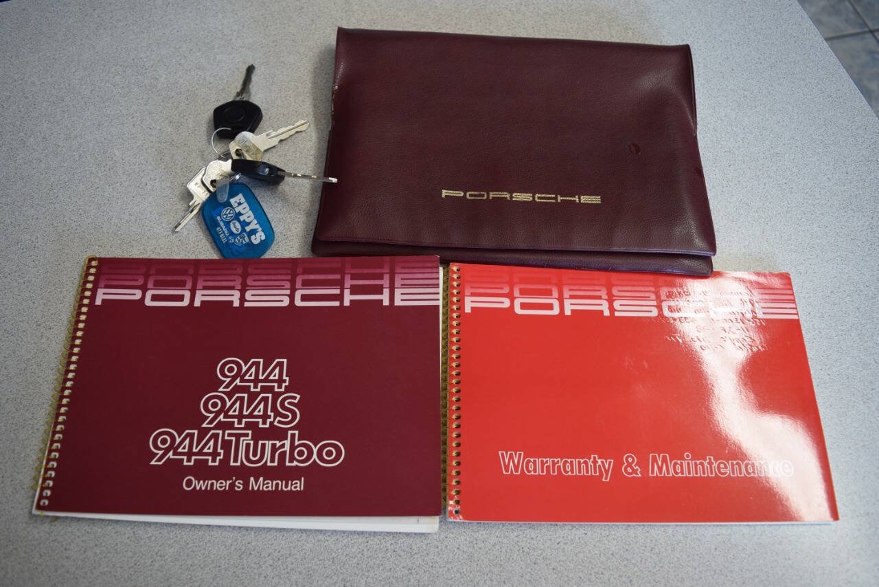 Used 1988 Porsche 944 Turbo Coupe RWD image 15