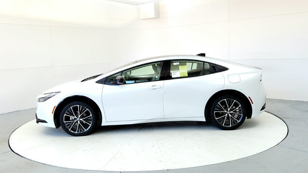 New 2027 Toyota Prius XLE FWD image 3