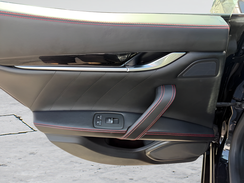 Used 2021 Maserati Ghibli RWD image 19