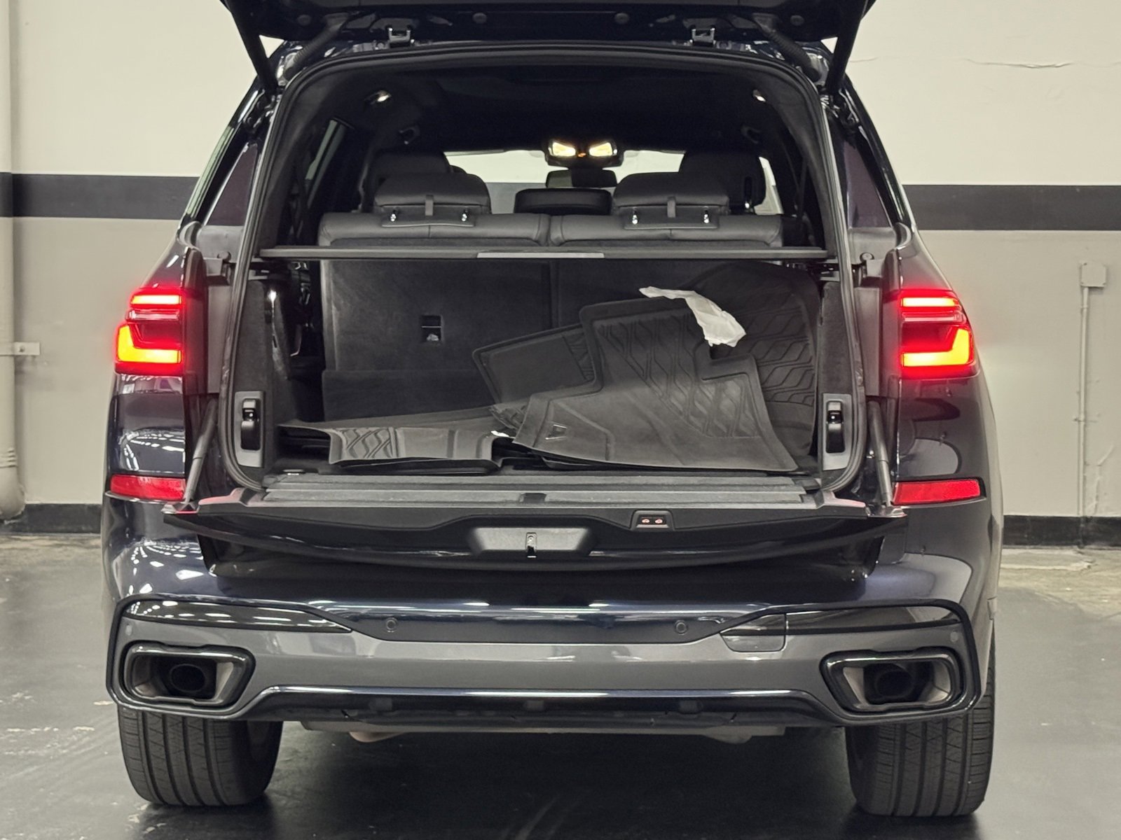 Used 2023 BMW X7 xDrive40i w/ M Sport Package image 15