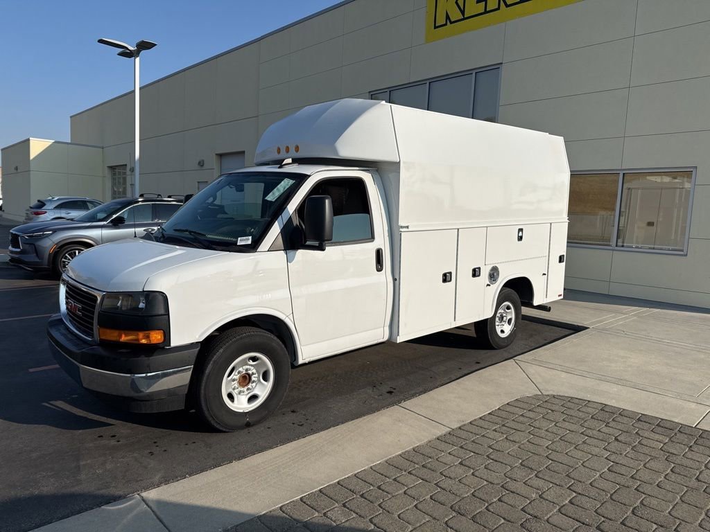 New 2024 GMC Savana 3500 w/ Power Convenience Package RWD image 2