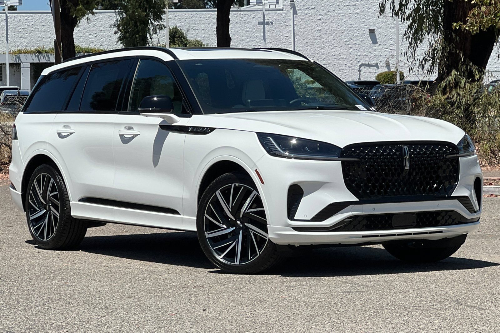 New 2026 Lincoln Aviator Black Label w/ Jet Appearance Package AWD/4WD image 2
