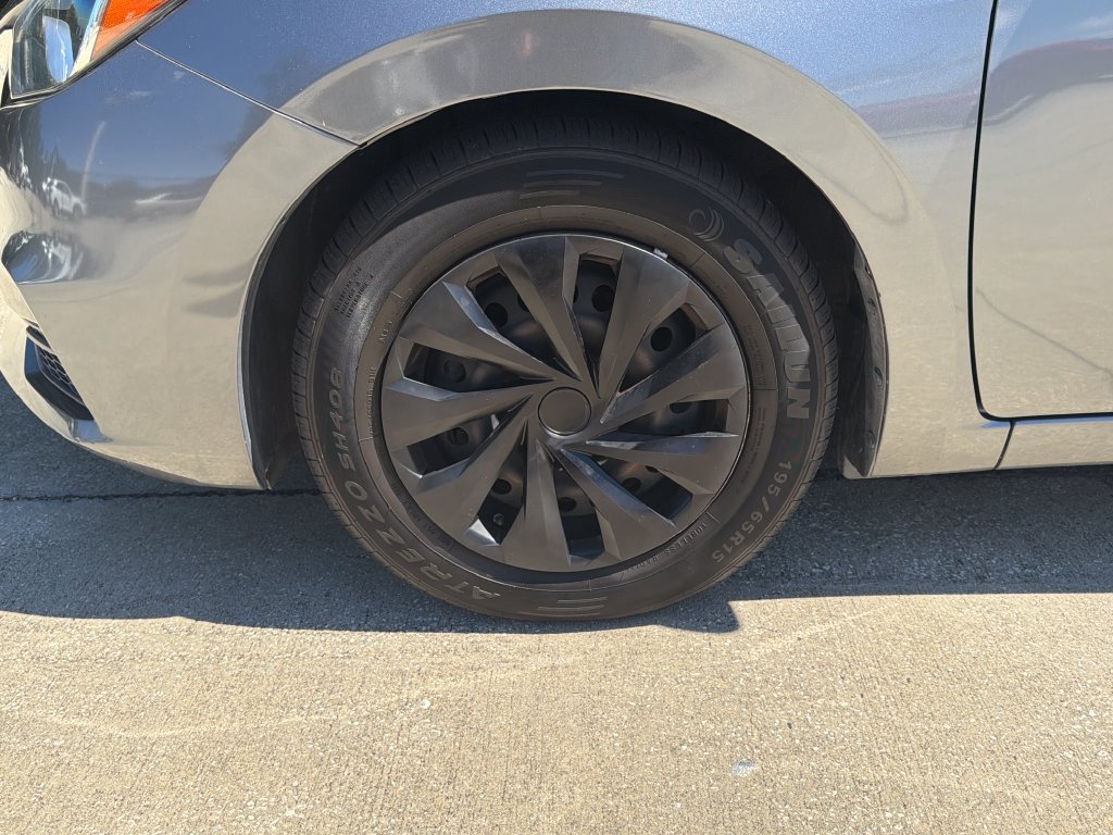 Used 2020 Nissan Versa S FWD image 11