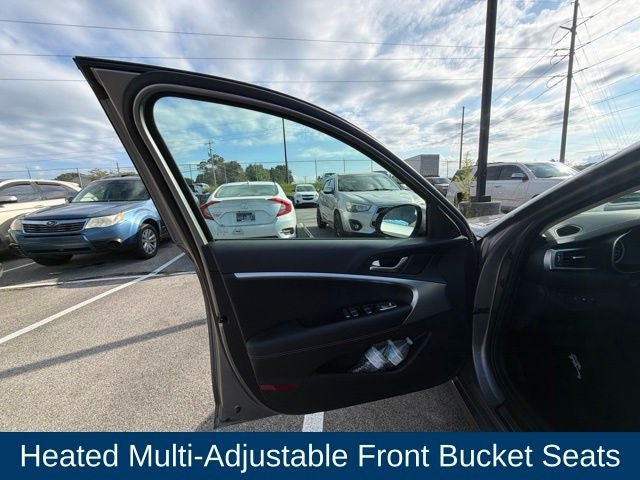 Used 2023 Genesis G70 2.0T RWD image 18