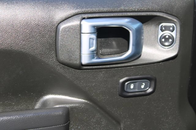 Used 2022 Jeep Gladiator Overland AWD/4WD image 17