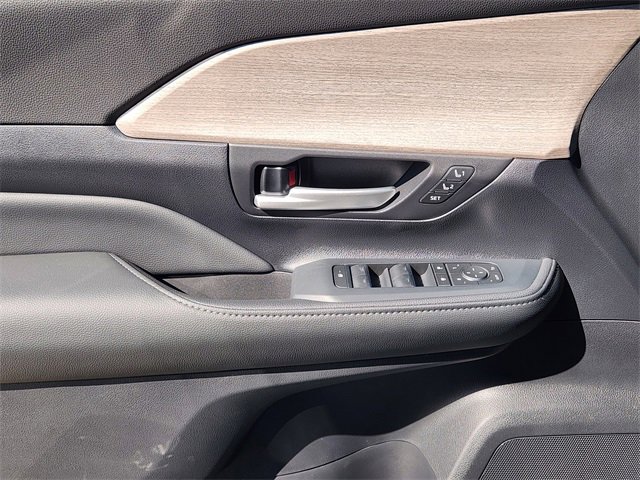 New 2026 Toyota Grand Highlander Limited image 16