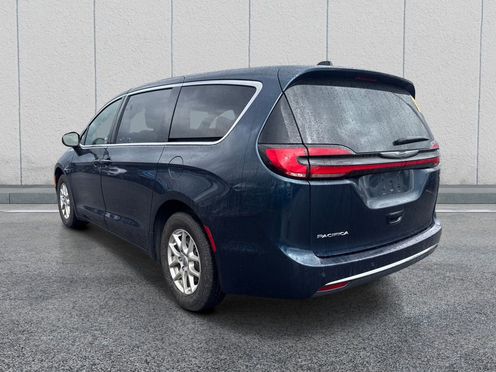 Used 2025 Chrysler Pacifica Select FWD image 5