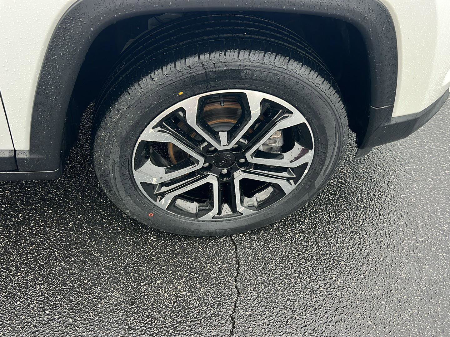 Used 2022 Jeep Compass Limited image 39