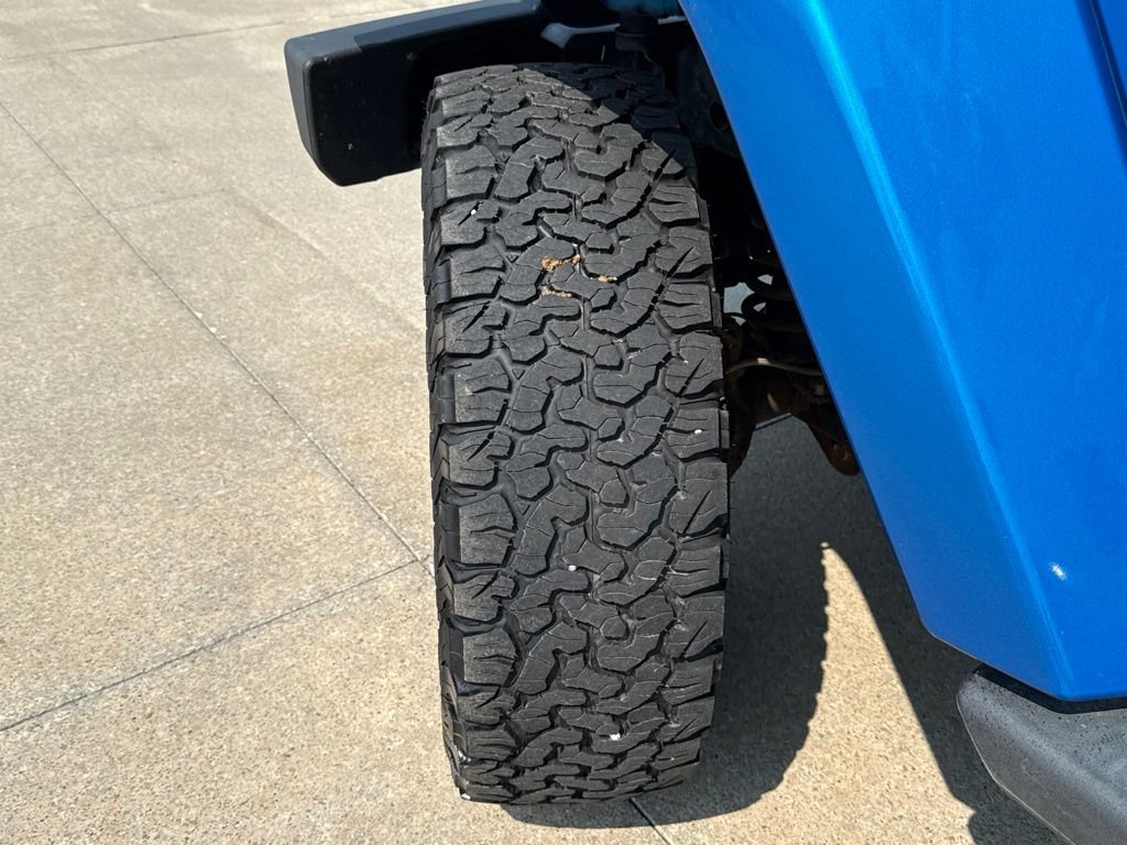 Used 2015 Jeep Wrangler Sahara w/ Connectivity Group AWD/4WD image 43