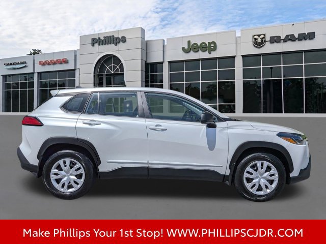 Used 2024 Toyota Corolla Cross L FWD image 2