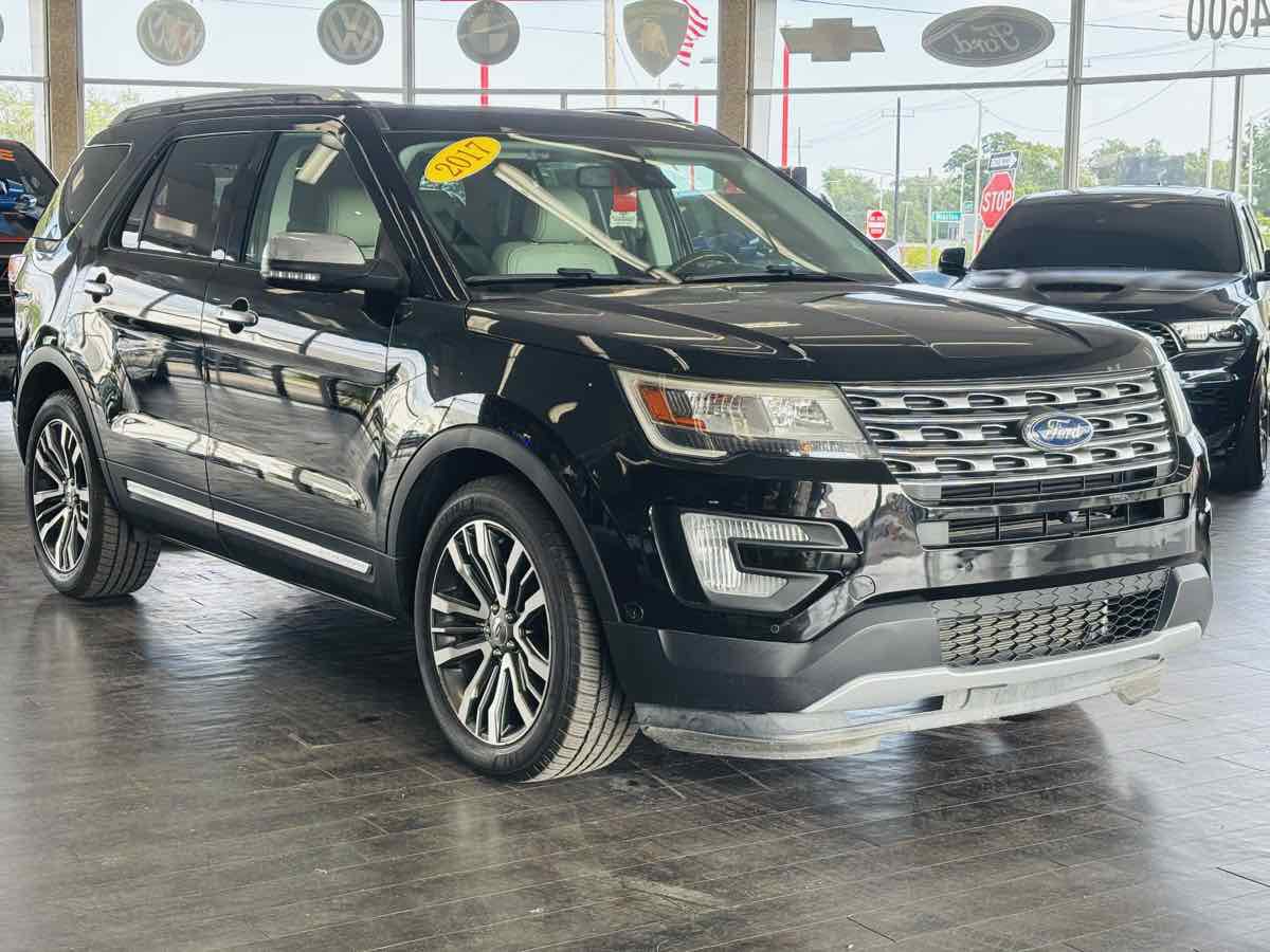 Used 2017 Ford Explorer Platinum AWD/4WD image 4