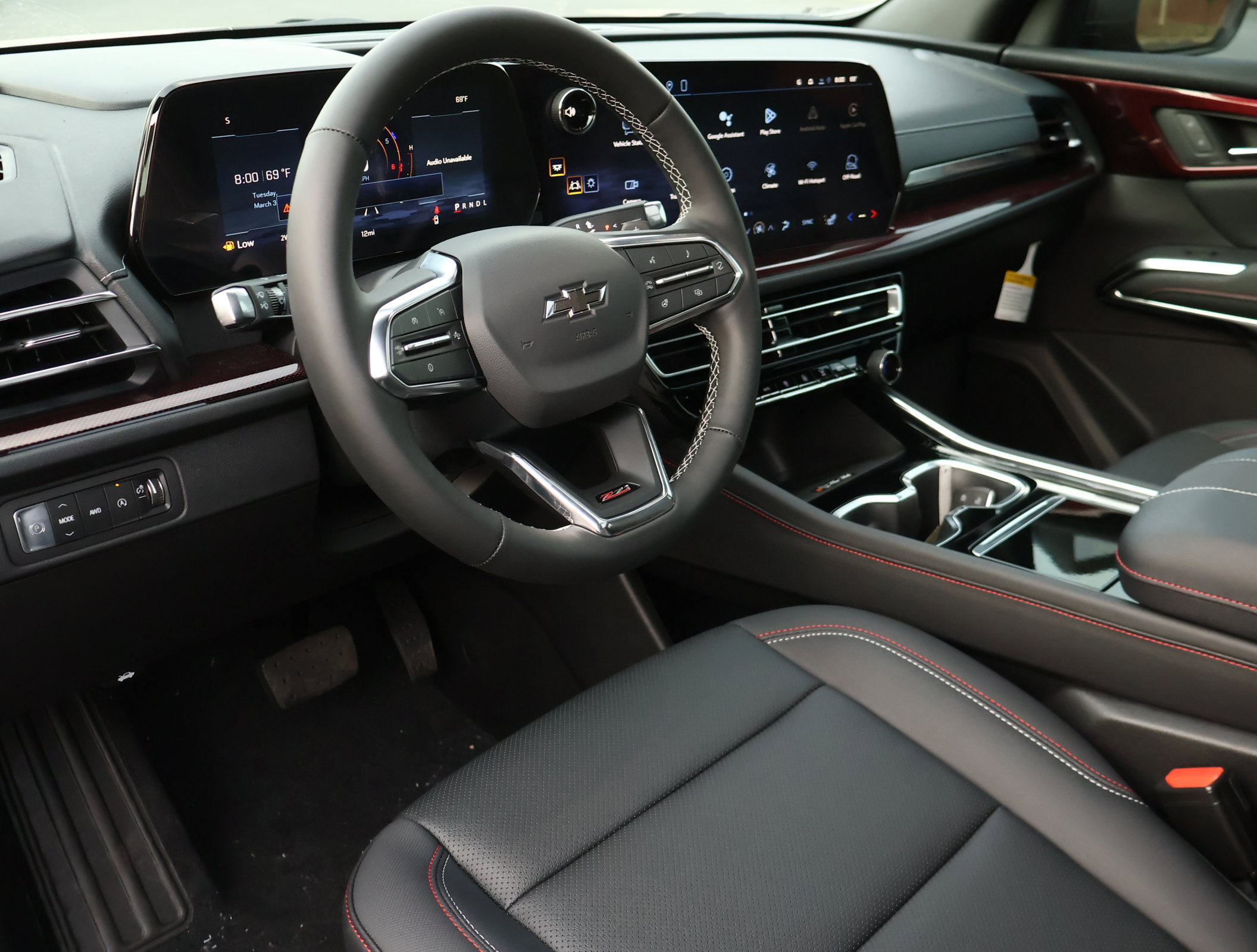 New 2026 Chevrolet Traverse Z71 w/ LPO, Floor Liner Package image 3