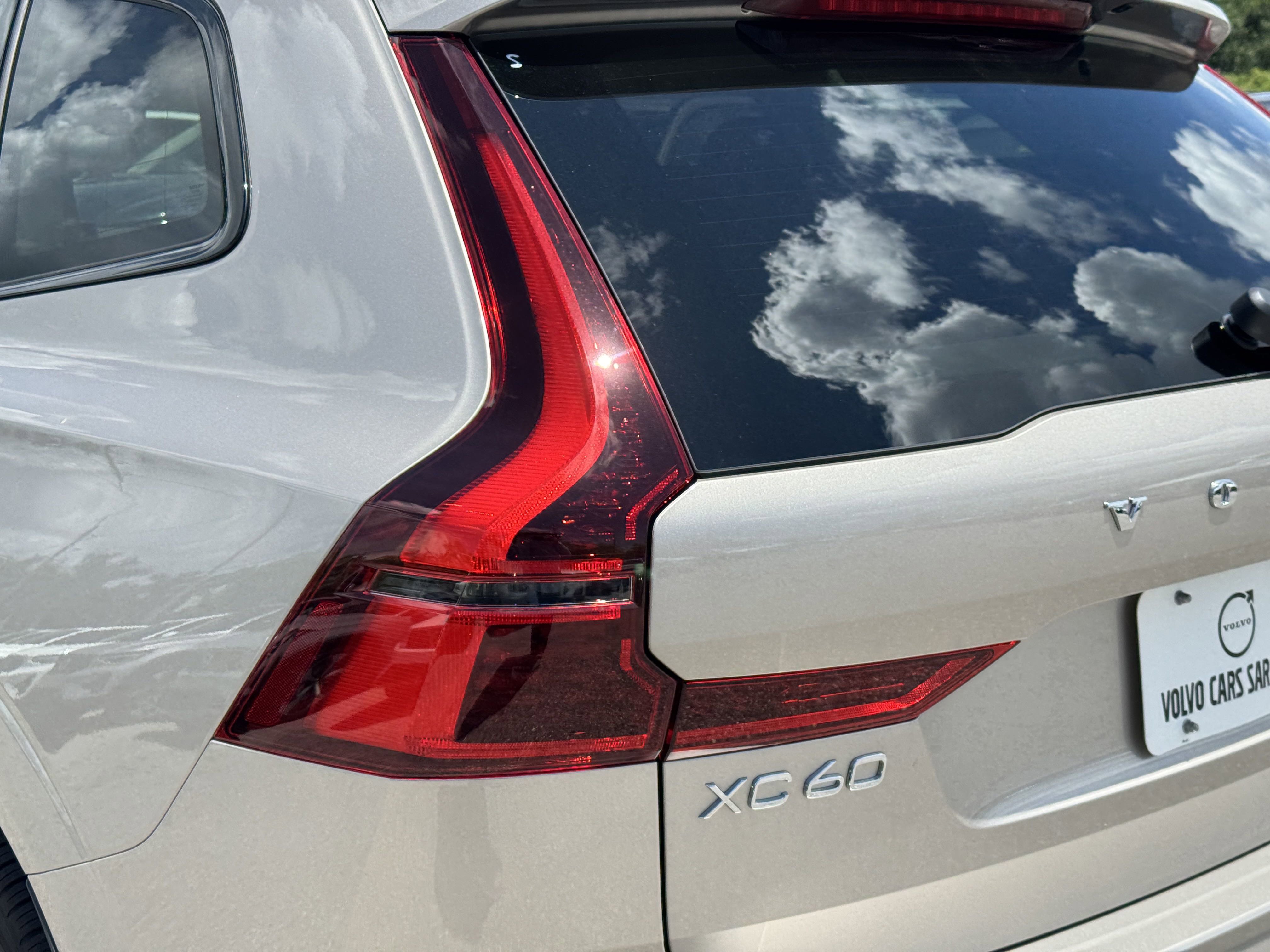 New 2026 Volvo XC60 B5 Ultra w/ Protection Package image 9