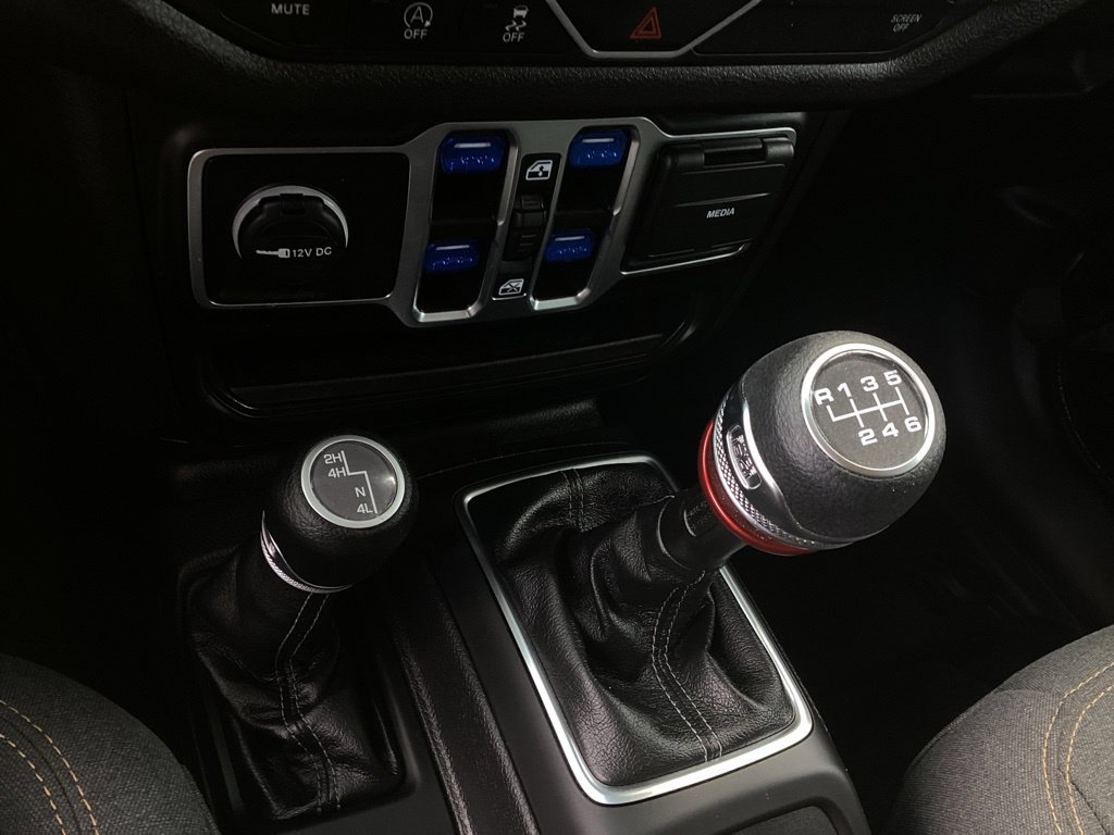 Used 2025 Jeep Wrangler Unlimited Sport AWD/4WD image 3