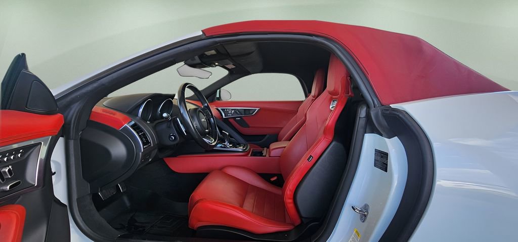 Used 2018 Jaguar F-TYPE R image 16