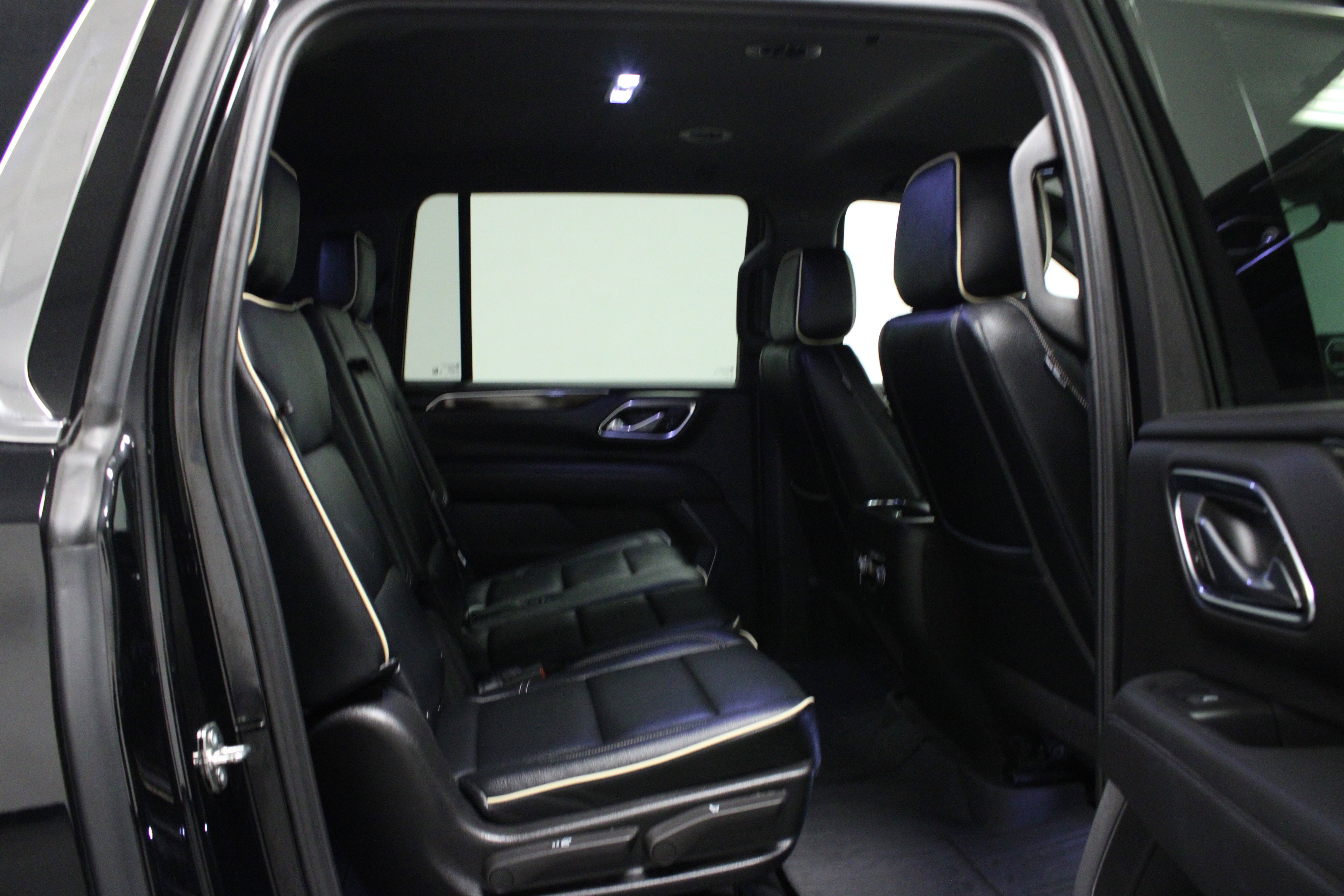 Used 2024 GMC Yukon XL SLE image 16