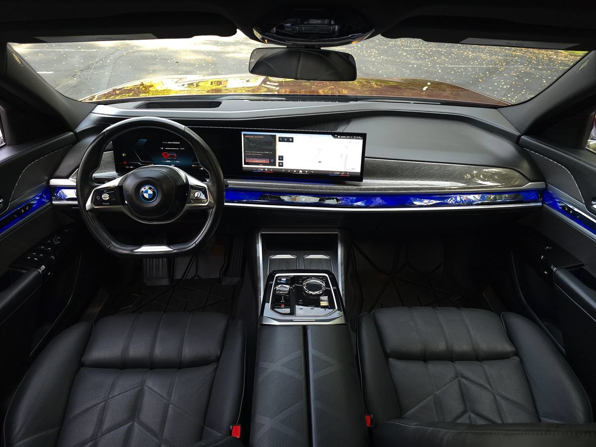 Used 2024 BMW i7 xDrive60 AWD/4WD image 10