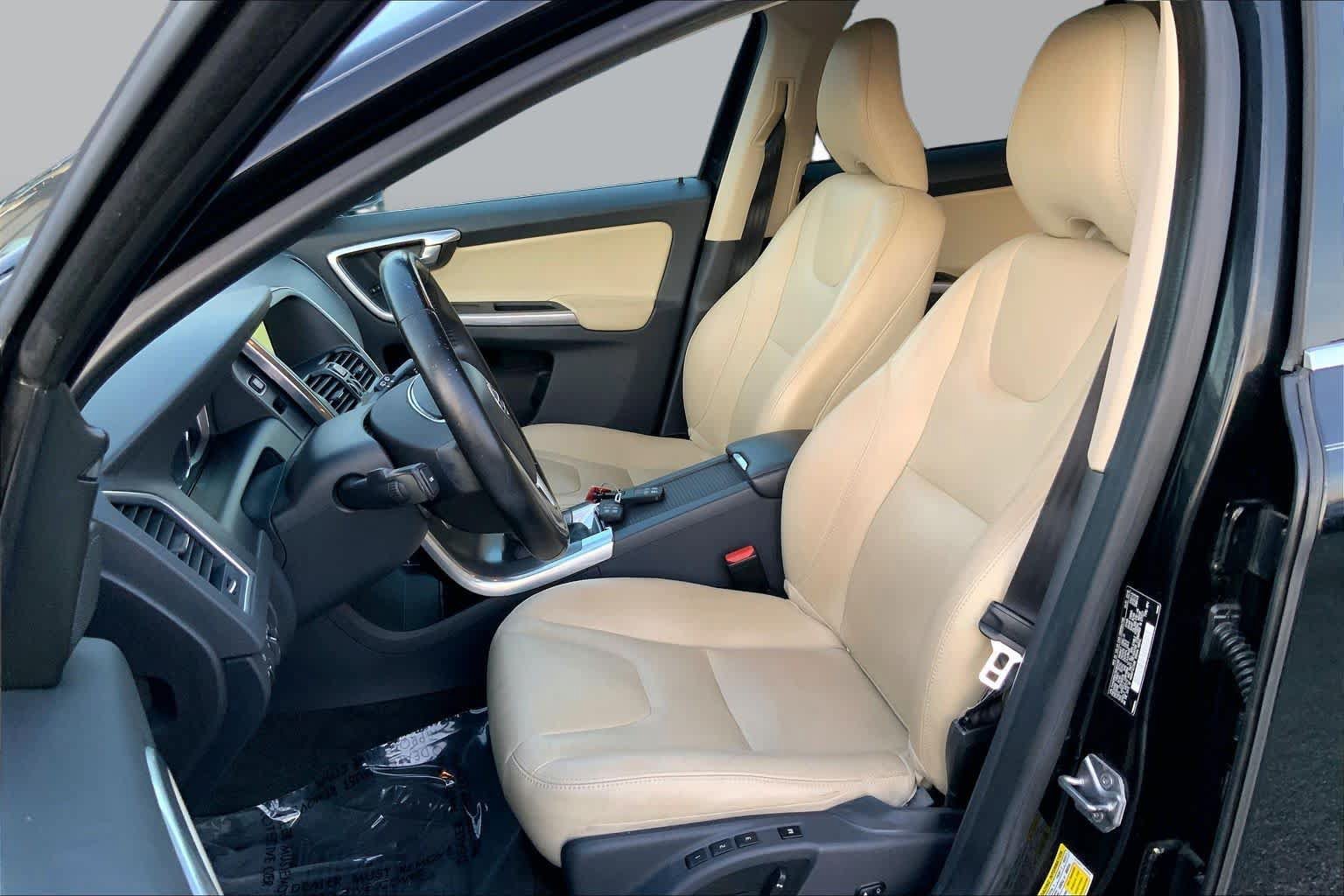 Used 2016 Volvo XC60 T5 Premier FWD image 8