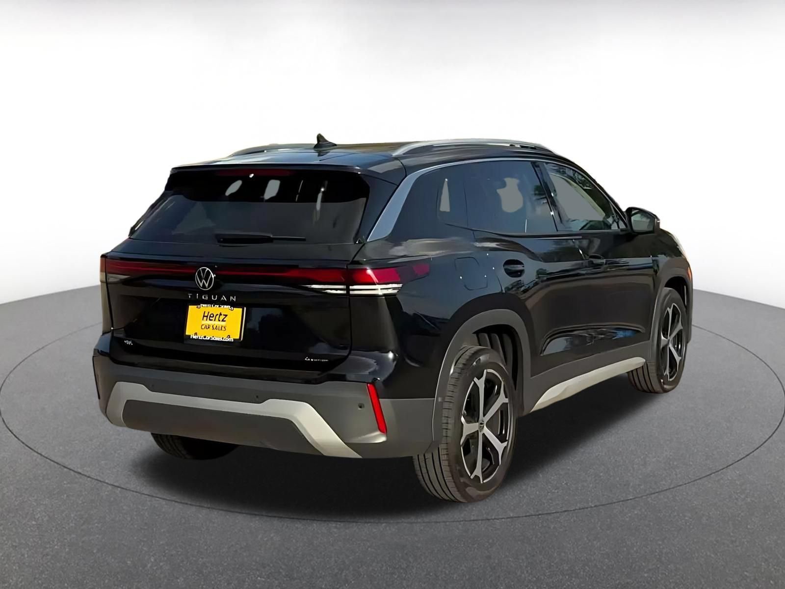 Used 2026 Volkswagen Tiguan SE AWD/4WD image 13