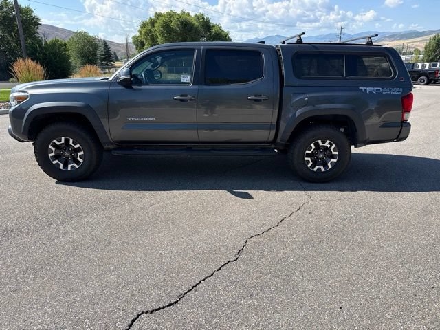 Used 2016 Toyota Tacoma TRD Off-Road AWD/4WD image 3