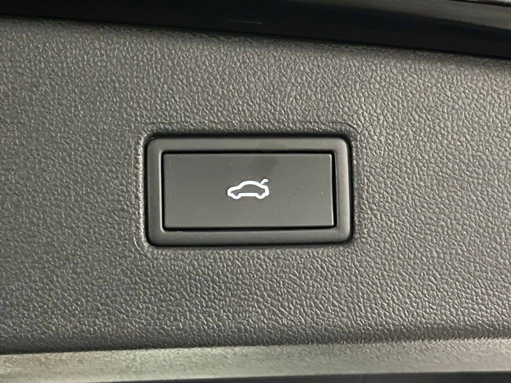 Used 2024 Volkswagen Tiguan SE R-Line image 38