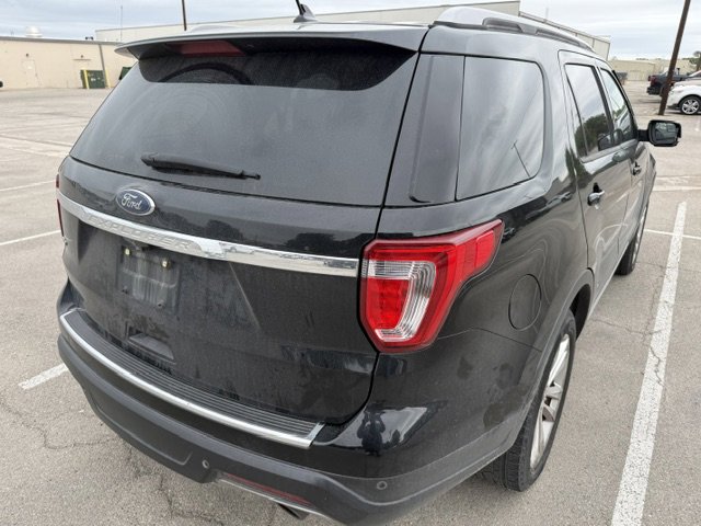 Used 2018 Ford Explorer XLT w/ Equipment Group 202A image 4