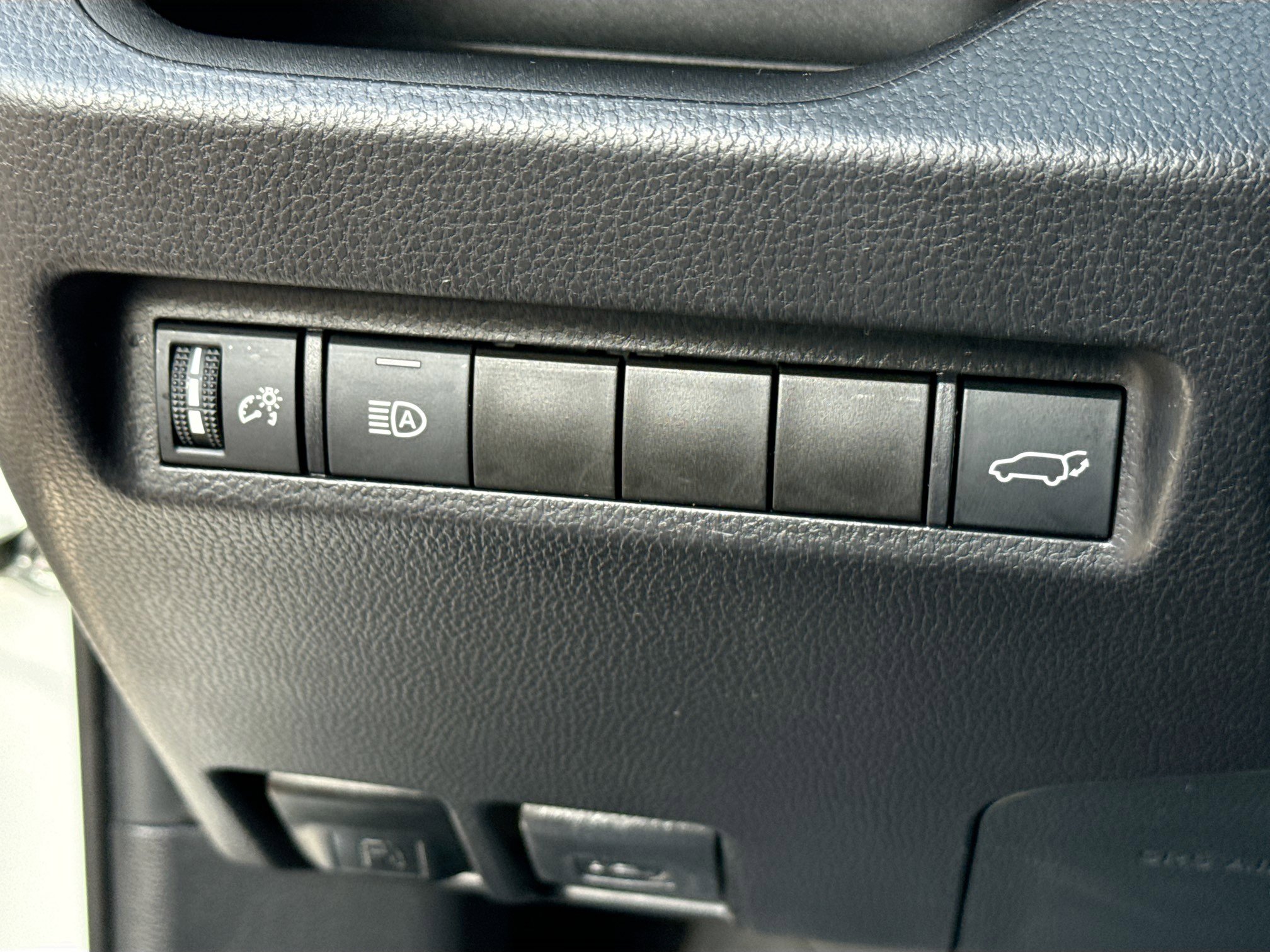 Used 2021 Toyota RAV4 XLE Premium image 36