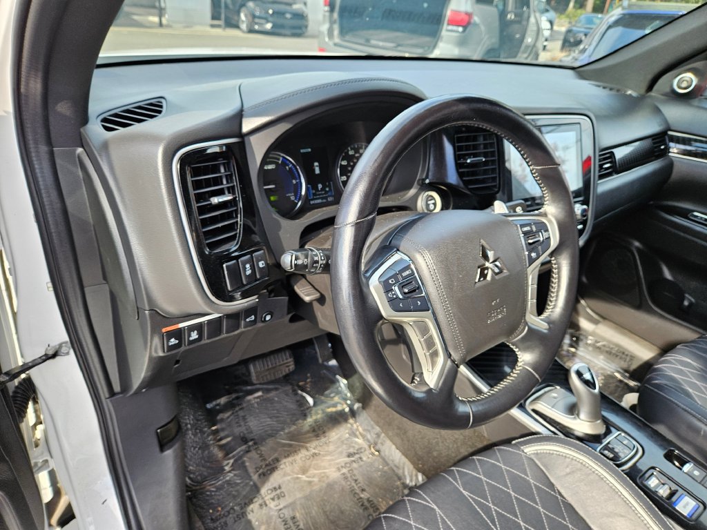 Used 2021 Mitsubishi Outlander 4WD Plug-In Hybrid image 19