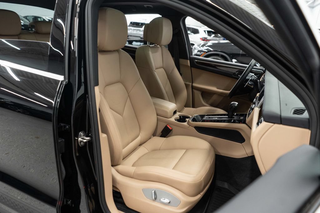 Used 2023 Porsche Macan S AWD/4WD image 11