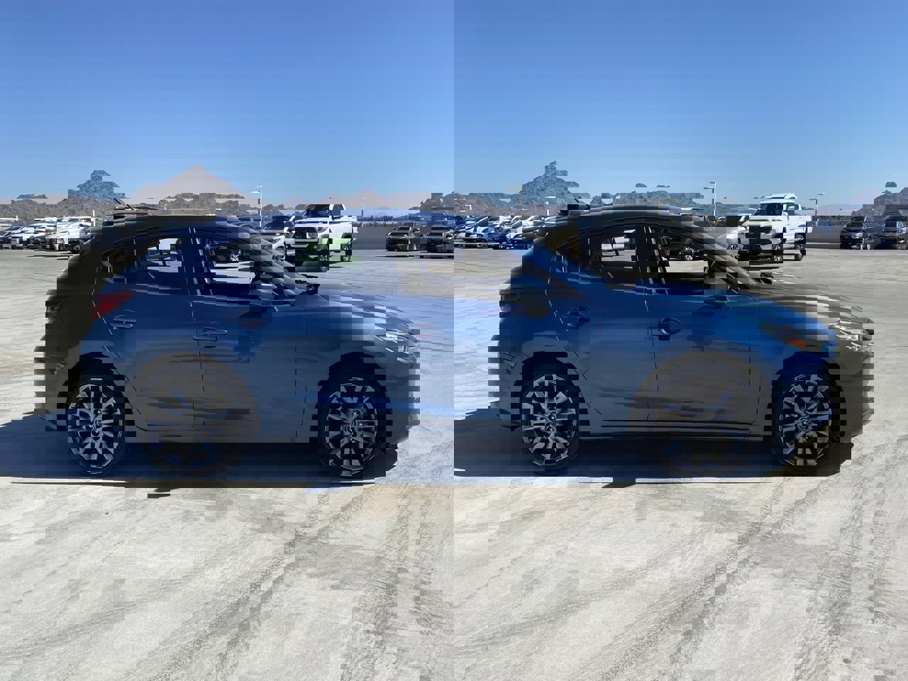 Used 2018 MAZDA MAZDA3 Touring image 3