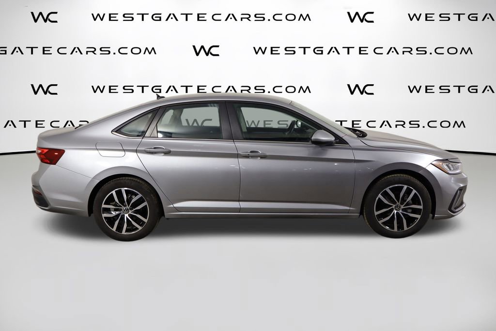 Used 2025 Volkswagen Jetta SE image 48