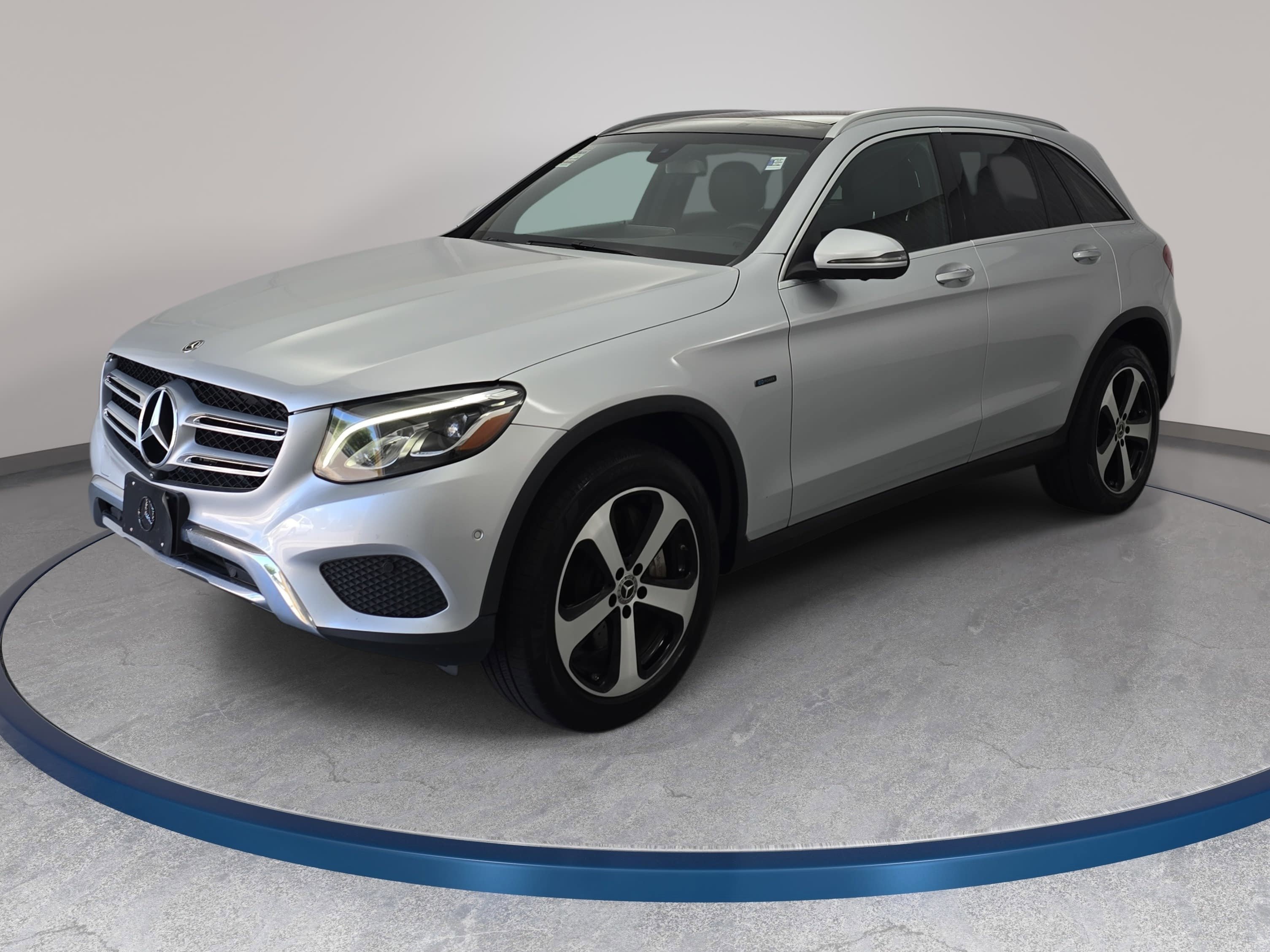 Used 2019 Mercedes-Benz GLC 350e 4MATIC image 1