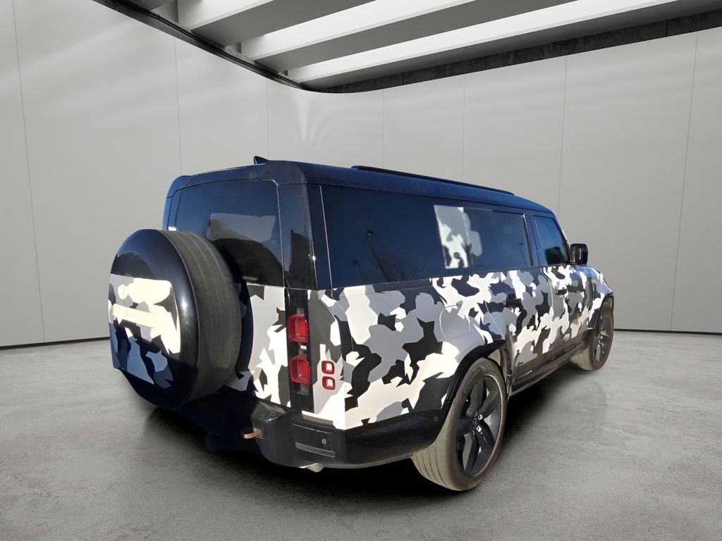 Used 2023 Land Rover Defender 130 X-Dynamic SE image 8