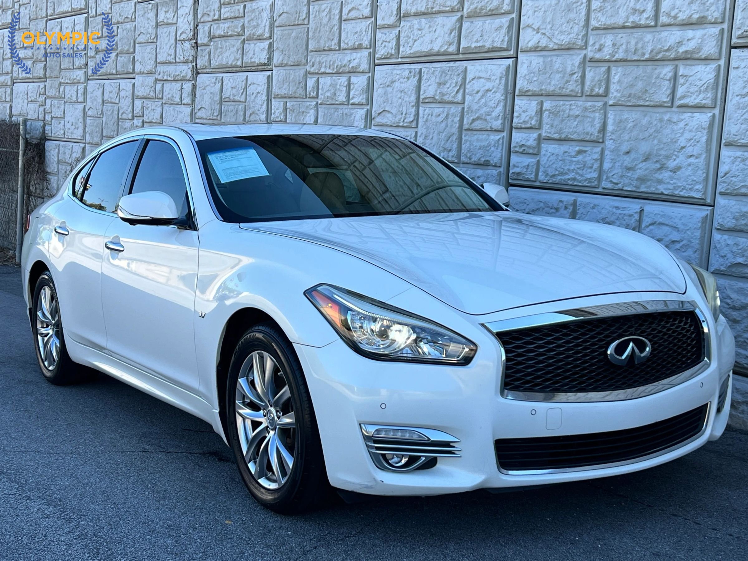 Used 2015 INFINITI Q70 3.7 RWD image 3