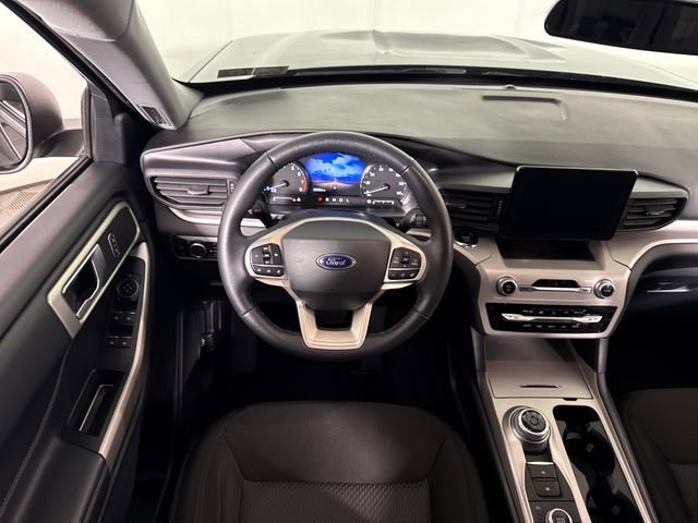 Used 2023 Ford Explorer XLT image 25