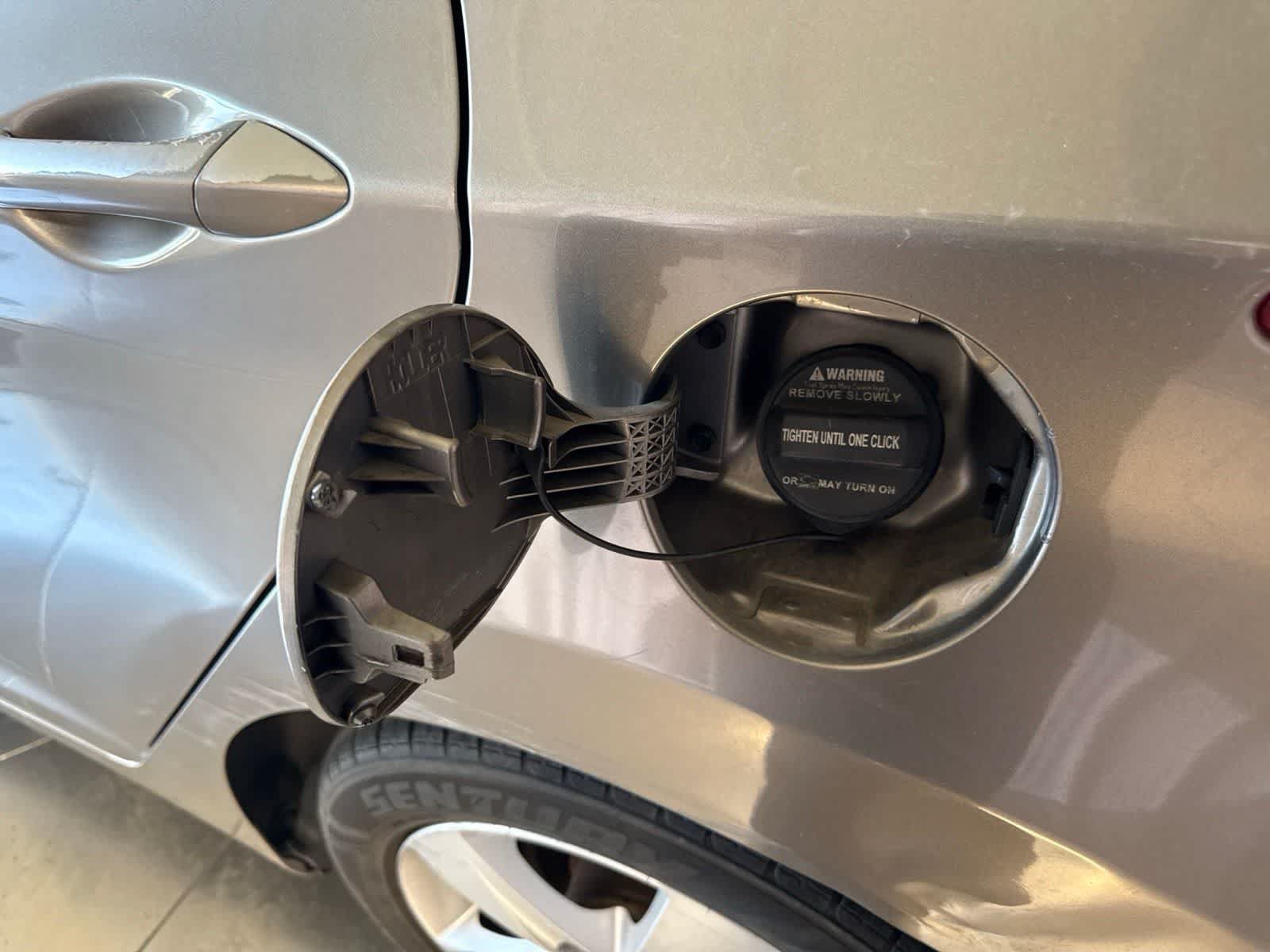 Used 2013 Hyundai Elantra GLS w/ Preferred Pkg FWD image 17