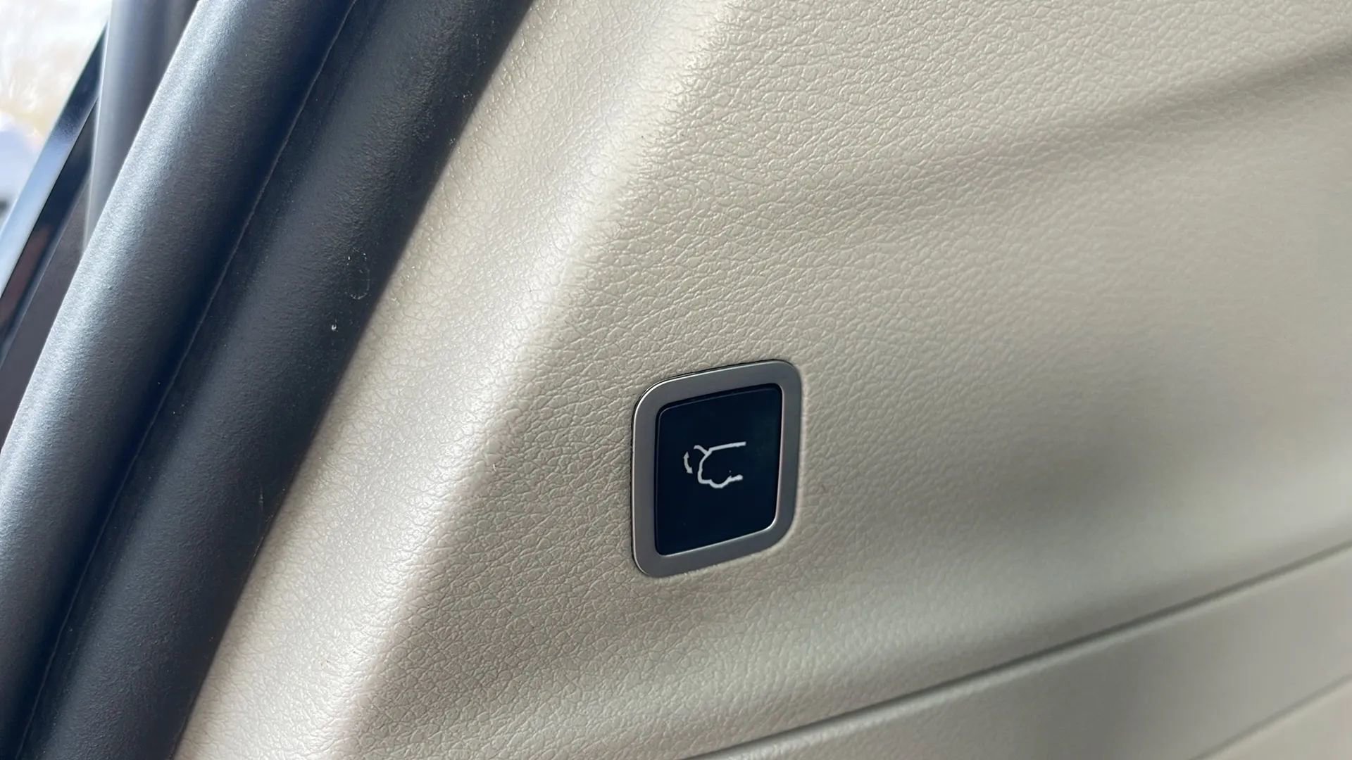 Used 2019 Chrysler Pacifica Touring Plus w/ Tire & Wheel Group image 10